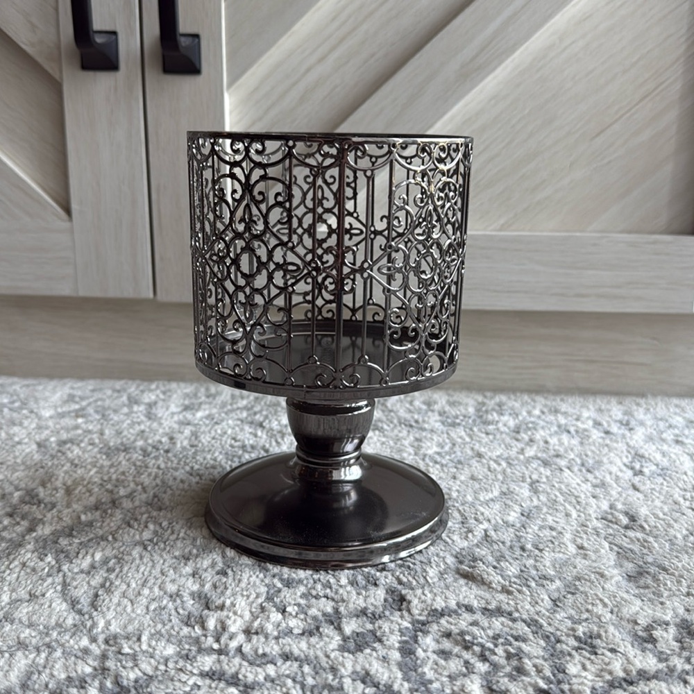 ⭐️BBW NWT gunmetal gate large candle holder